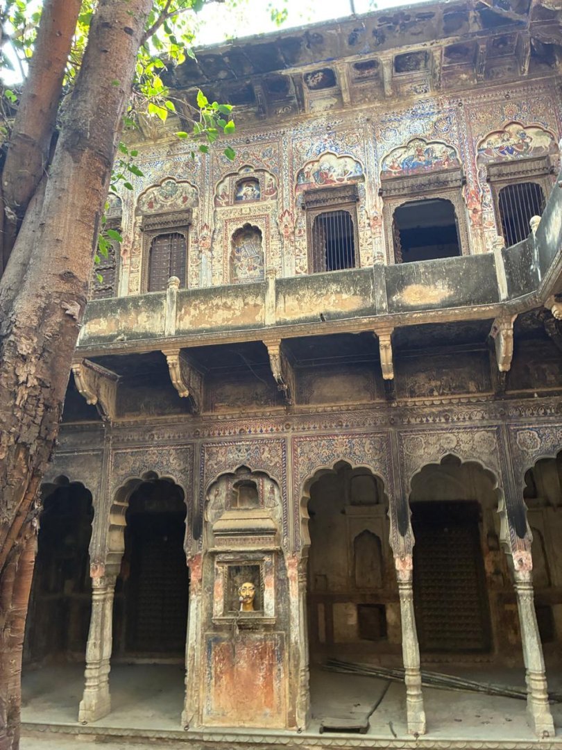 Explore the Open-Air Art Gallery of Mandawa - Day Trip from Jaipur