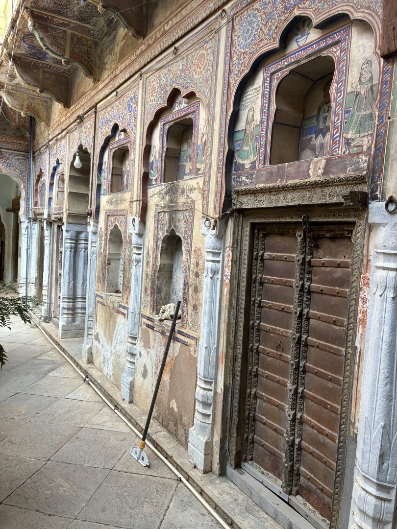 Explore the Open-Air Art Gallery of Mandawa - Day Trip from Jaipur